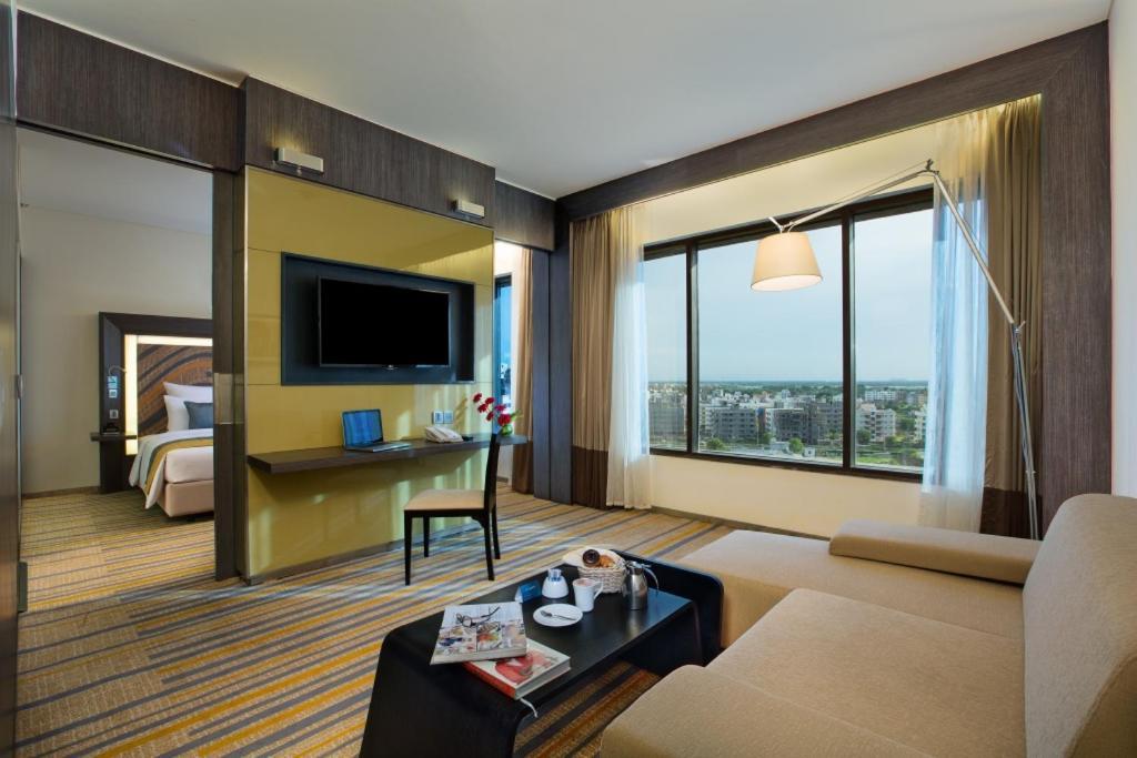 Hotel Novotel And Residences Kolkata